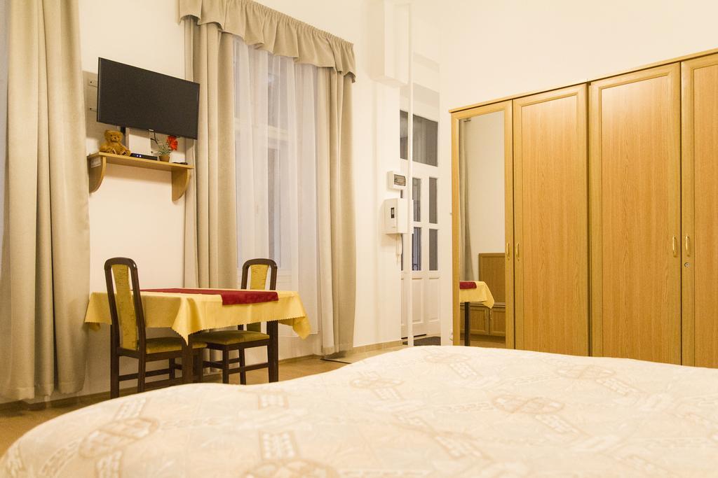 Authentic Klauzal Apartment Budapest Ngoại thất bức ảnh